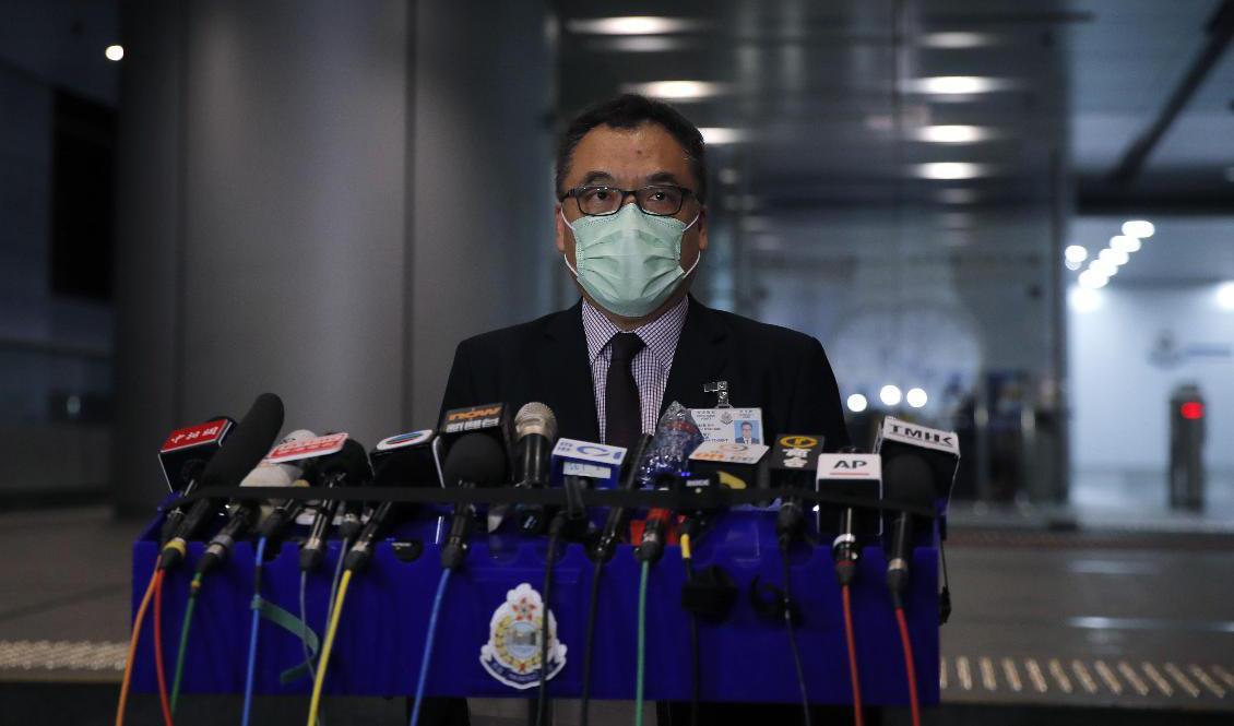 Poliskommissarie Li Kwai-Wah, vid Hongkongpolisens nationella säkerhetsavdelning, tillkännagav gripandena vid en presskonferens. Foto: Kin Cheung/AP/TT