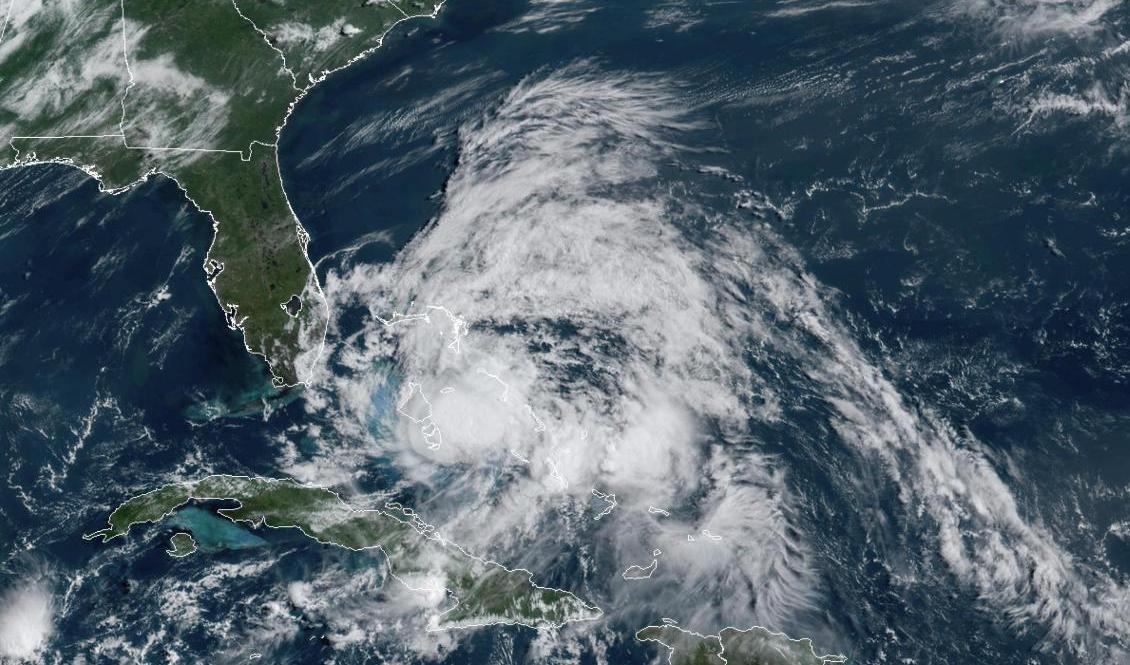 Ovädret Isaias utanför Floridas kust, vid 16-tiden på lördagen, svensk tid. Foto: NOAA via AP/TT