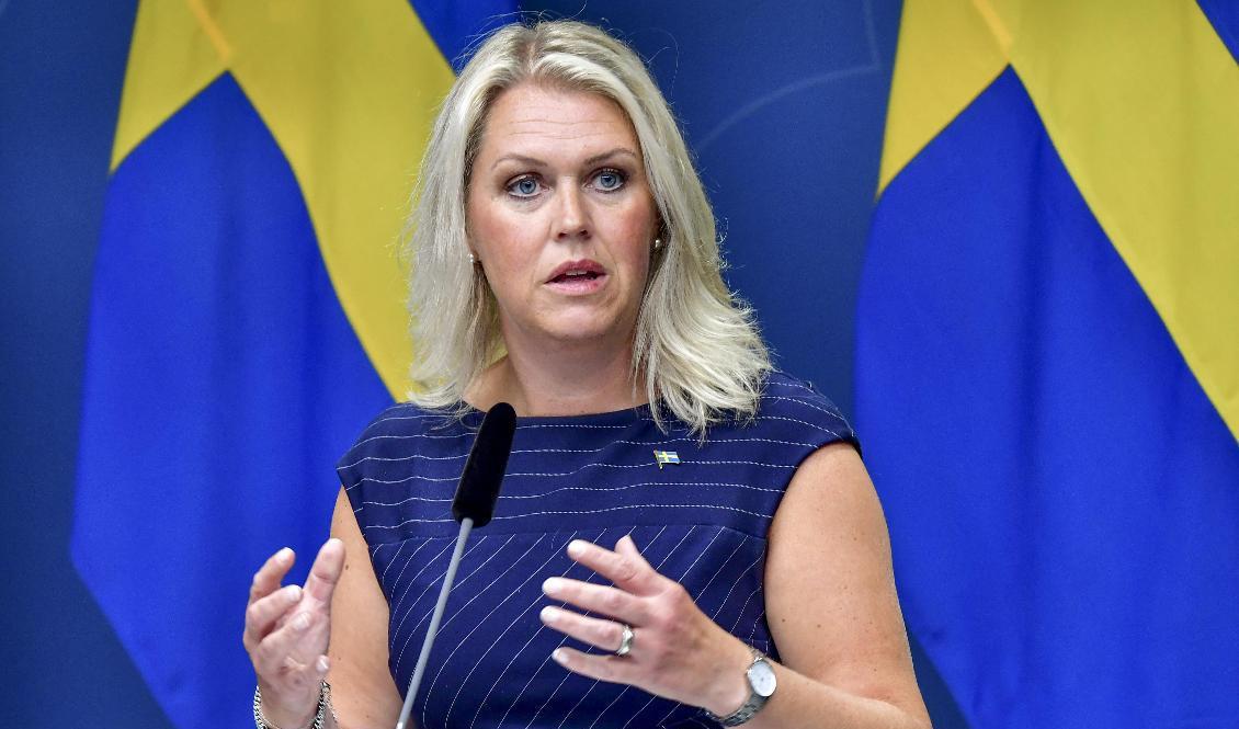 Socialminister Lena Hallengren (S) meddelar att regeringen tillsätter en delegation som ska se över hur vårdköerna kan kortas. Foto: Jonas Ekströmer/TT