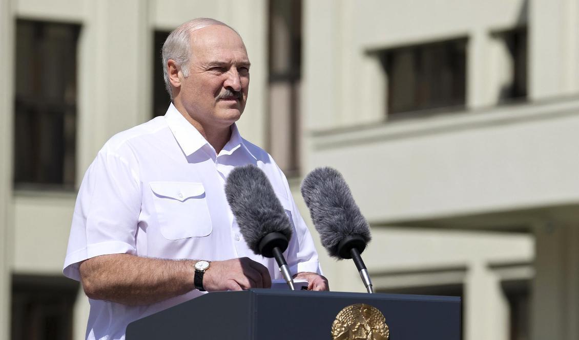 President Aleksandr Lukasjenko talar till anhängare i Minsk. Foto: Maxim Guchek/AP/TT