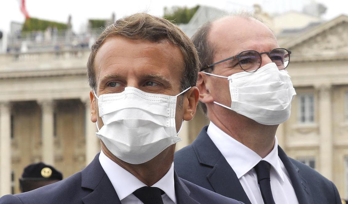 
Frankrikes president Emmanuel Macron (till vänster) och premiärministern Jean Castex (till höger) vid nationaldagsfirandet i juli. Foto: Ludovic Marin/AP/TT-arkivbild                                            
