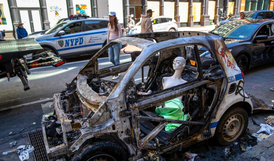 






En skyldocka sitter i en utbränd polisbil i Soho, Manhattan, den 1 juni 2020. Foto: John Moore/Getty Images                                                                                                                                                                                                                                                                                                                    
