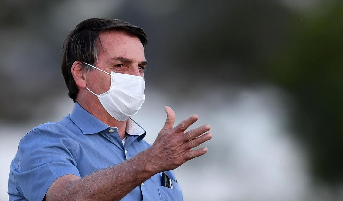 Den brasilianske presidenten Jair Bolsonaro i trädgården vid Alvorada-palatset i Brasilien den 24 juli 2020. Foto: Evaristo Sa/AFP via Getty Images
