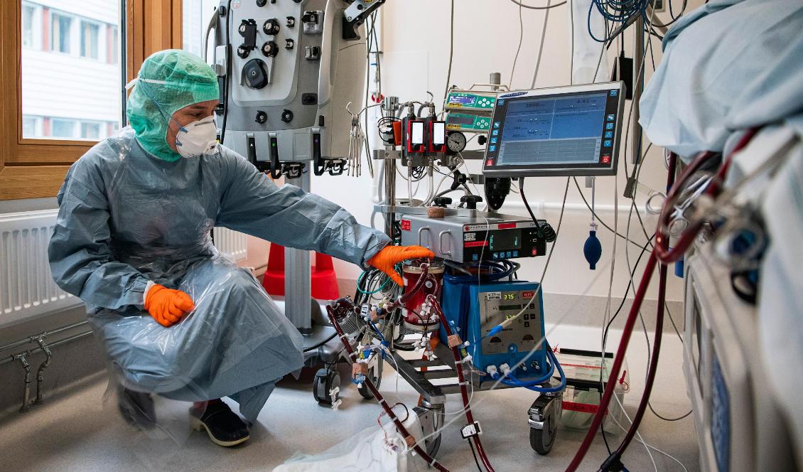 En sjuksköterska på Karolinska sjukhuset i Solna den 19 april 2020. Foto: Jonathan Nackstrand/AFP via Getty Images
