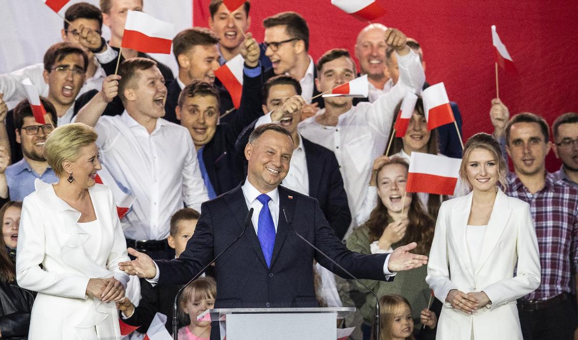 Polske presidenten Andrzej Duda, som backas upp av det nationalkonservativa partiet, Lag och rättvisa (PiS), vann presidentvalet i Polen. Här syns han tillsammans med sin fru, Agata Kornhauser Duda och dottern, Kinga Duda. Foto: Maja Hitij/Getty Images