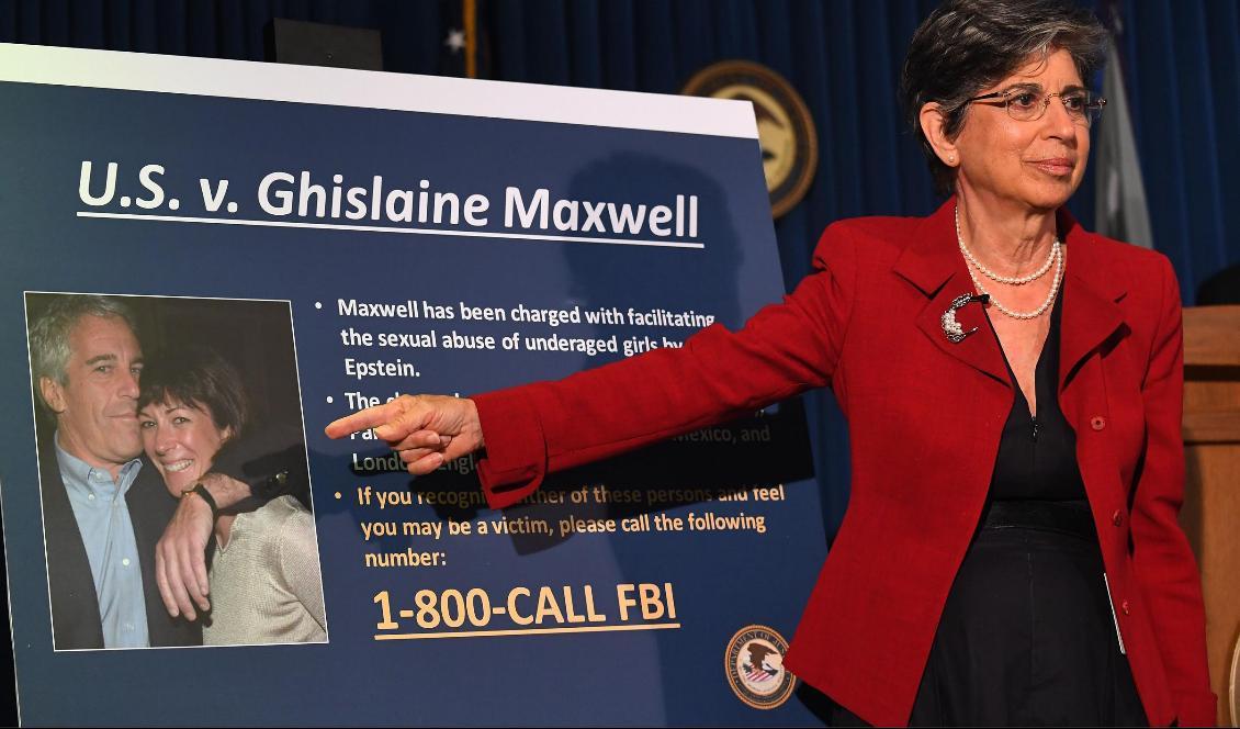 





Chefsåklagare Audrey Strauss meddelar åtalspunkterna mot Ghislaine Maxwell den 2 juli 2020 i New York. Foto: Johannes Eisele/AFP via Getty Images                                                                                                                                                                                                                                                                        