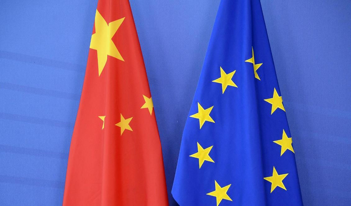 


Den kinesiska flaggan tillsammans med EU-flaggan vid ett möte i Bryssel den 29 juni 2015. Foto: Thierry Charlier/AFP via Getty Images                                                                                                                                     