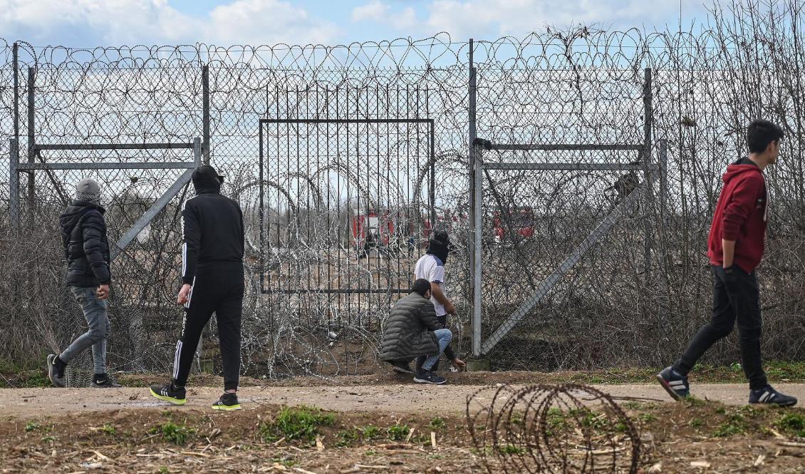 
Migrante vid den turkisk-grekiska gränsen nära Pazarkule i Edirne den 7 mars 2020. Foto: Ozan Kose/AFP via Getty Images                                            