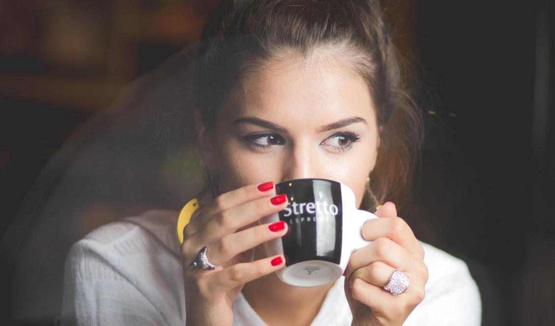 Kan en rask promenad vara lika effektivt för att boosta energin och humöret som en kopp kaffe? Foto: Ramiz Dedaković