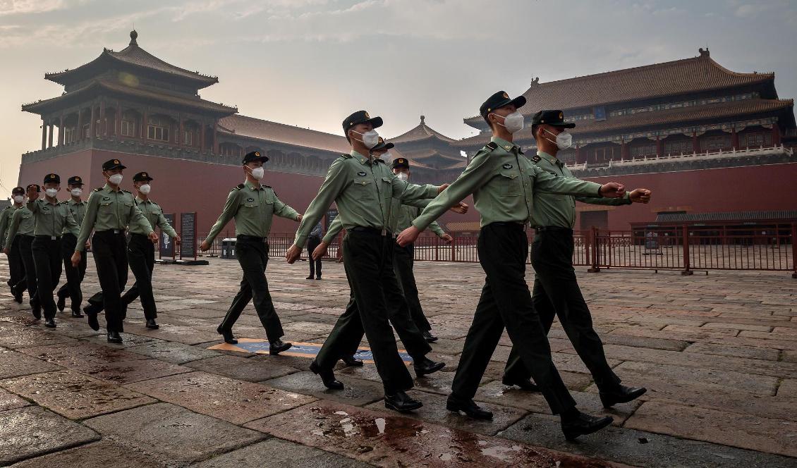 Militärer i Folkets befrielsearmé marscherar i Peking i Kina den 21 maj 2020. Foto: Nicolas Asfouri/AFP via Getty Images