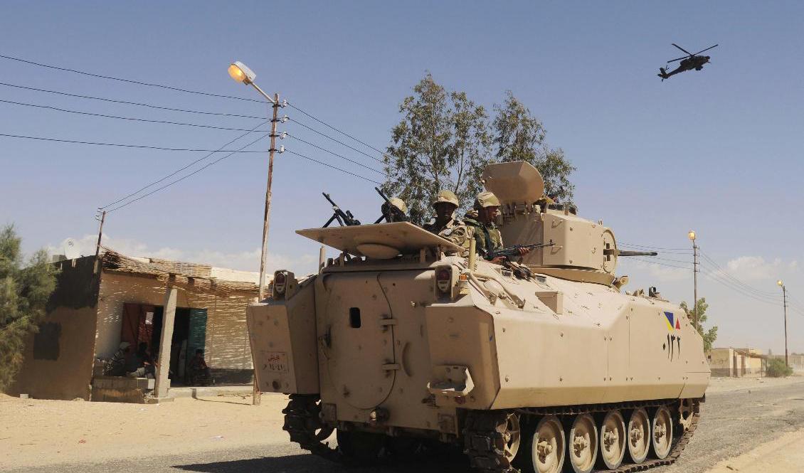 Egyptisk militär patrullerar i norra Sinai. Arkivbild. Foto: AP/TT