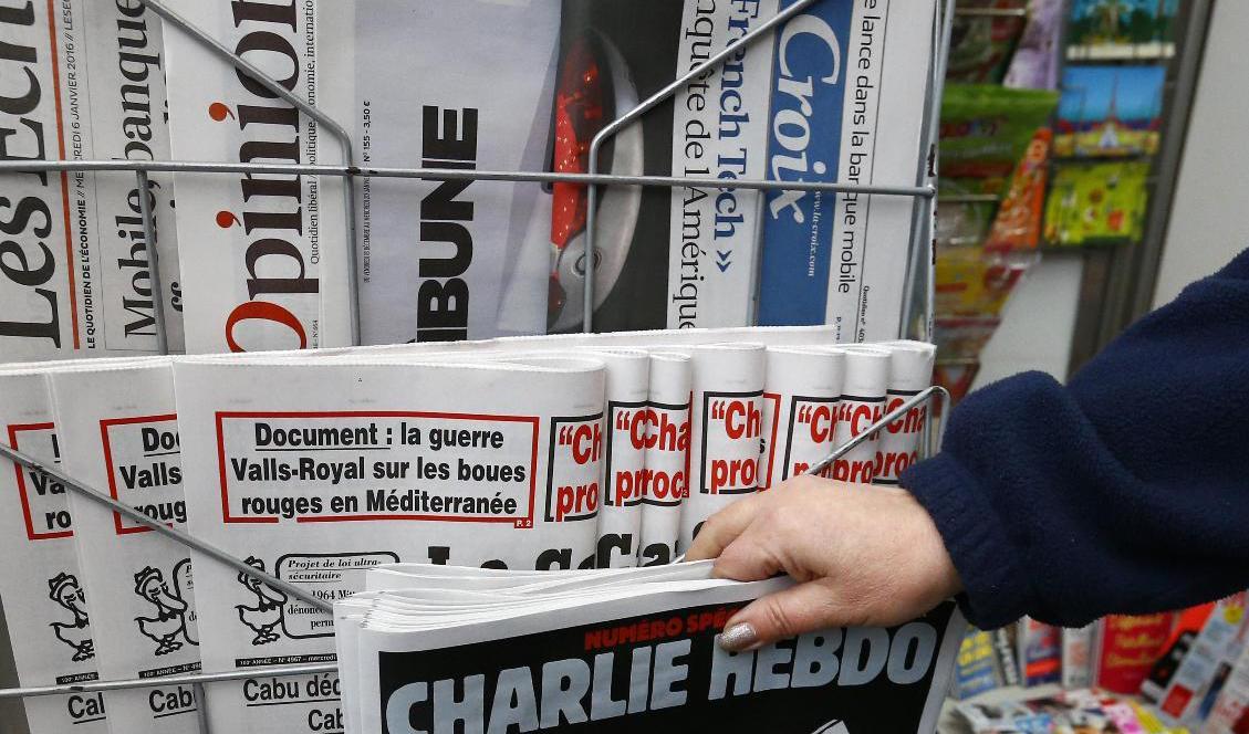 Charlie Hebdo publicerar karikatyrer av den islamske profeten Muhammed igen, samtidigt som rättegången mot tolv personer som misstänks ha varit inblandade i terrorattacken mot satirtidningen startar. Arkivbild. Foto: Francois Mori/AP/TT