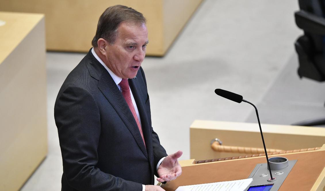 Statsminister Stefan Löfven (S) talar vid riksdagsårets första partiledardebatt i riksdagen. Foto: Henrik Montgomery/TT