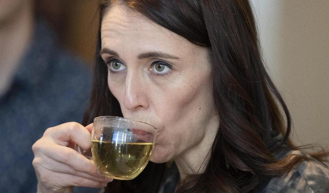 Nya Zeelands premiärminister Jacinda Ardern ser skäl att uppmärksamma att landets största stad i veckan kan lätta på restriktionerna. Arkivbild. Foto: Mark Baker/AP/TT