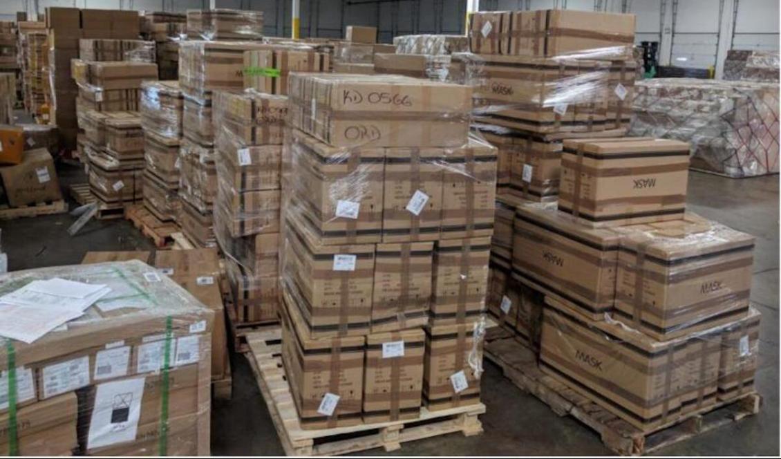 Ett parti munskydd från Shenzhen, Kina har beslagtagits av tullen i Chicago, USA den 10 september 2020 då man upptäckte att de var falska. Foto: U.S. customs and Border Protection