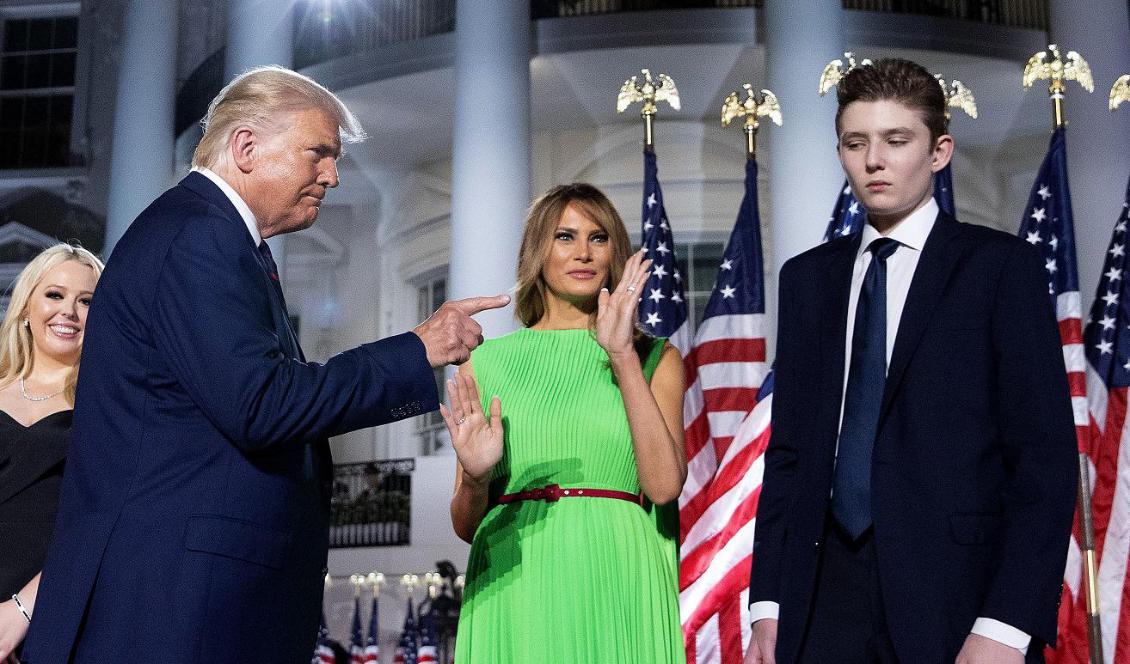 USA:s president Donald Trump, hans fru Melania Trump och deras son Barron Trump i Vita huset den 27 augusti 2020. Foto: Chip Somodevilla/Getty Images