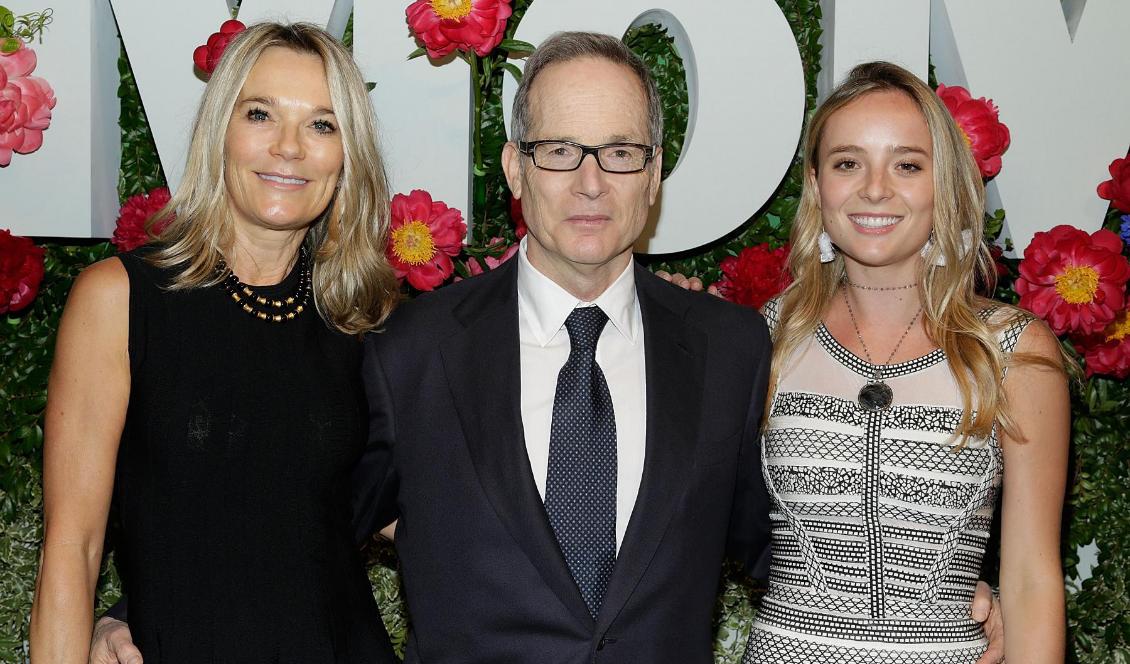 Eva Andersson-Dubin, Glenn Dubin och deras dotter Selina medverkar vid en tillställning vid The Museum of Modern Art i New York den 5 juni 2017. Foto: Lars Niki/Getty Images for The Museum of Modern Art