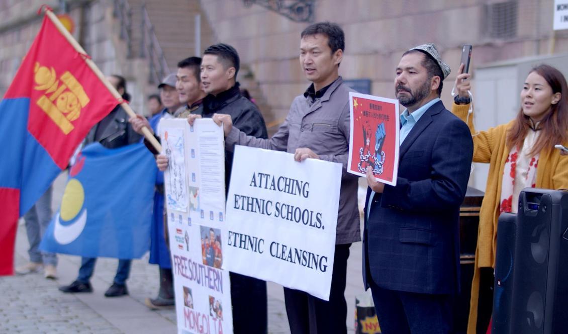 




Vid manifestationen mot det kinesiska kommunistpartiet fanns bland andra mongoler, uigurer och tibetaner. Stockholm den 1 oktober 2020. Foto: NTD                                                                                                                                                                                                                            