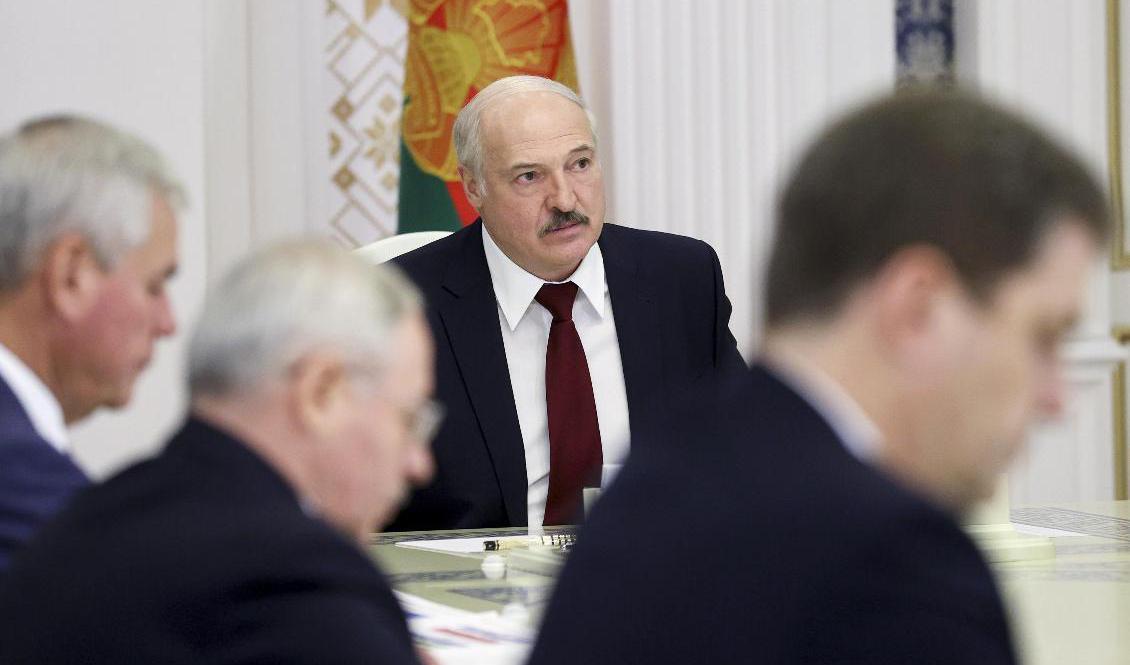 
Belarus president Aleksandr Lukasjenko under ett möte i huvudstaden Minsk den 27 oktober. Foto: Nikolaj Petrov/AP/TT                                            