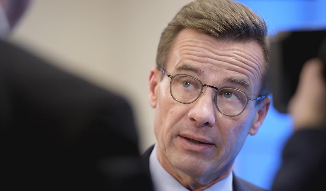 Moderaternas partiledare Ulf Kristersson lämnar sin hemmakarantän sedan han testat negativt för covid-19. Arkivbild. Foto: Amir Nabizadeh/TT