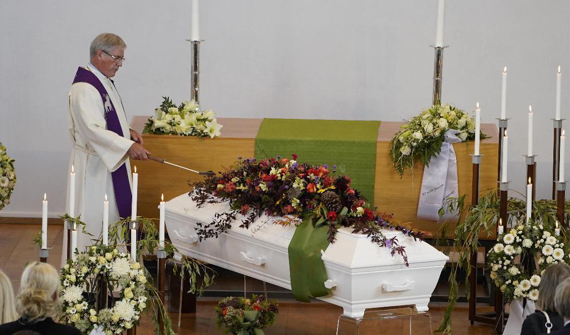 Regeringen undantar begravningar. Foto: Lise Åserud