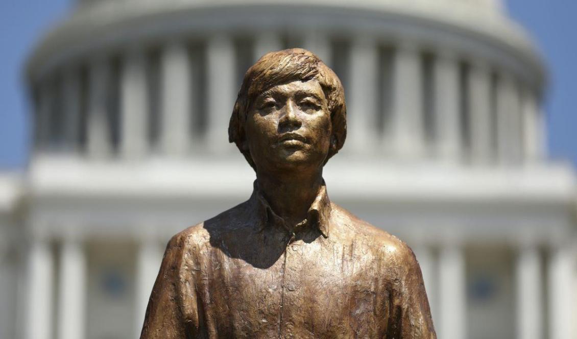 
En bild av ”Tank Man”-statyn som sattes upp på 30-årsdagen av massakern på Himmelska fridens torg i Peking, Kina, för att hedra minnet av alla som dog under massakern. Capitol Hill, USA, den 4 juni 2019. Foto: Samira Bouaou/The Epoch Times
                                            