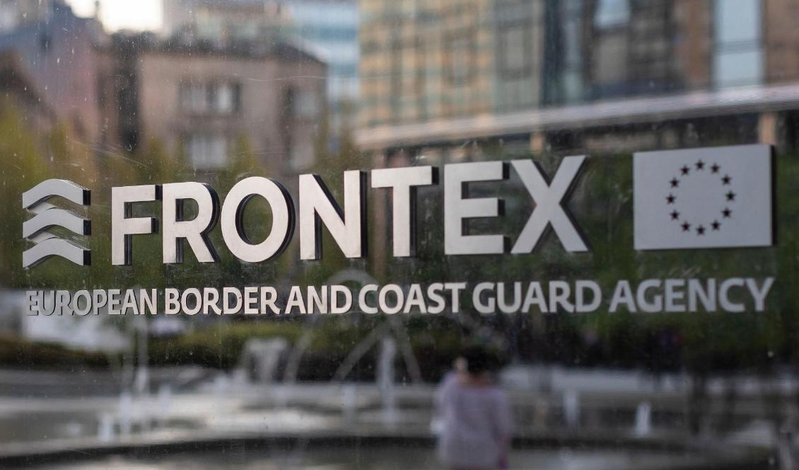

EU:s gränskontrollmyndighet Frontex logga syns vid huvudkontoret i Warszawa i Polen den 5 augusti 2019. Foto: Wojtek Radwanski/AFP via Getty Images                                                                                        