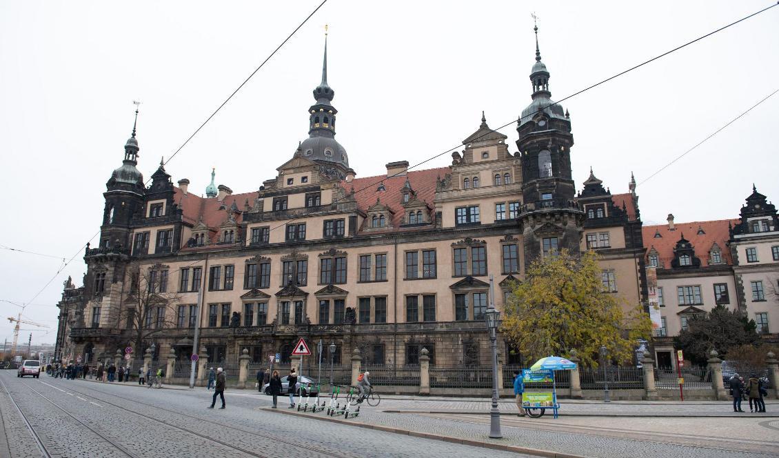 

Framsidan på Dresdens residensslott som inhyser Grünes Gewölbe (Gröna valvet). Bilden är tagen 26 november 2019. Foto: Sebastian Kahnert/dpa/AFP via Getty Images                                                                                        