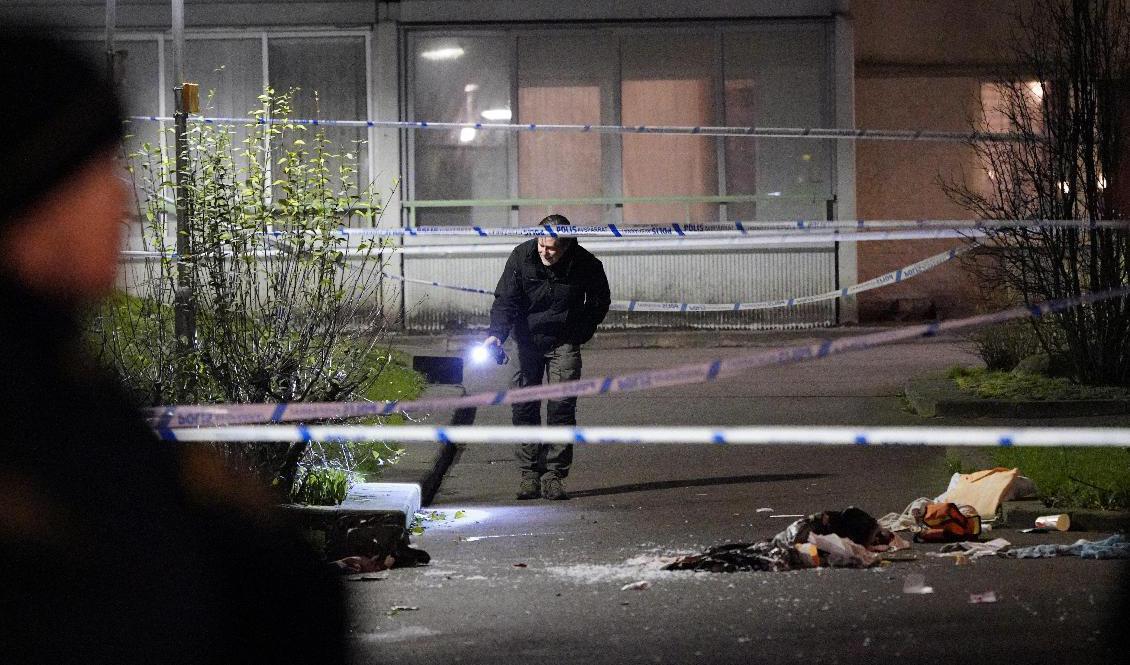 Polisen söker efter en eller flera gärningsmän efter skottlossningen. Arkivbild. Foto: Johan Nilsson/TT