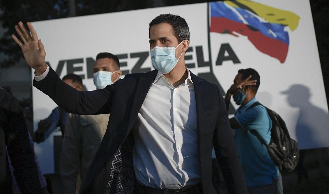 Juan Guaidó vid ett kampanjmöte i huvudstaden Caracas i november. Foto: Matias Delacroix/AP/TT