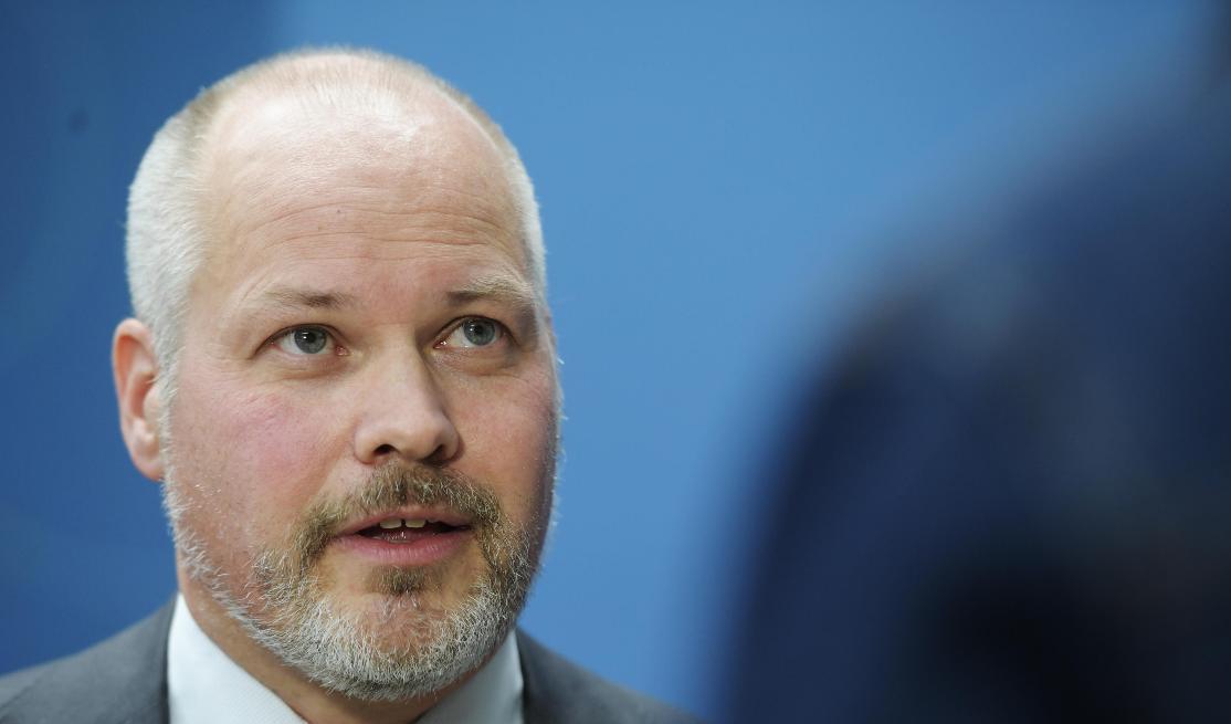 Justitie- och migrationsminister Morgan Johansson (S) och regeringen backar om sänkta försörjningskrav. Arkivbild. Foto: Amir Nabizadeh/TT