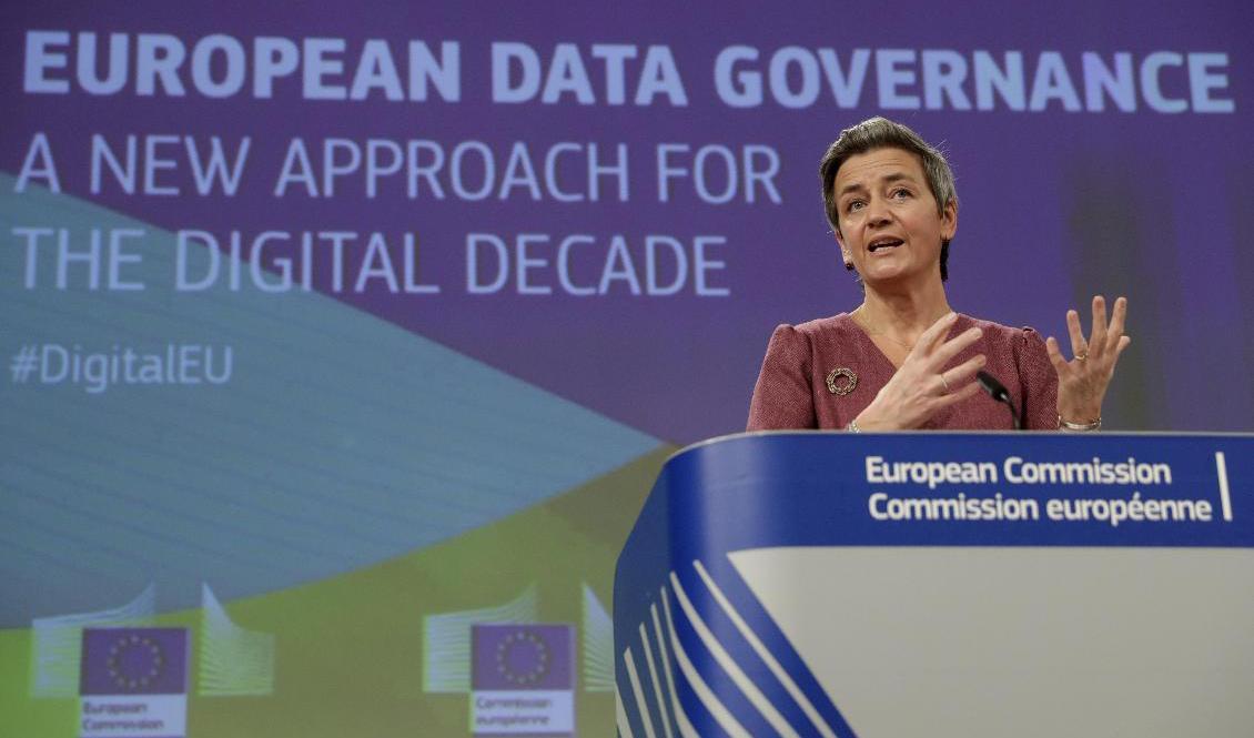 EU-kommissionens vice ordförande Margrethe Vestager presenterade på tisdagen förslag på en rad nya lagar som ska reglera digitala tjänster inom EU. Arkivbild. Foto: Stephanie Lecocq/AP/TT