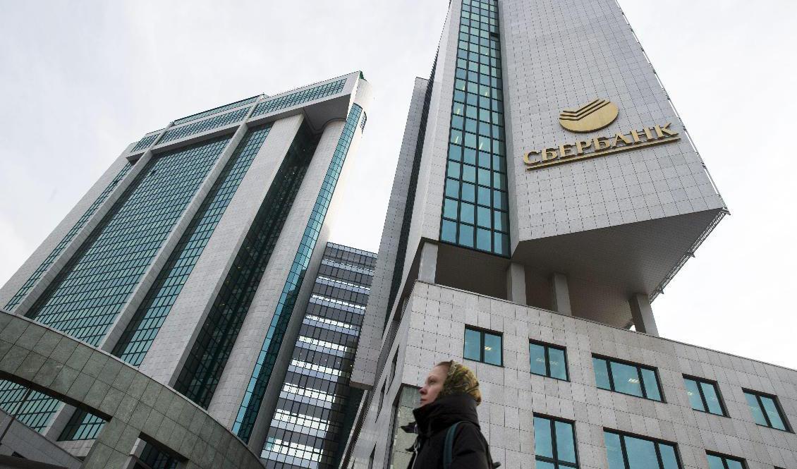 
Banken Sberbank varnar för att cyberbrottslighet kostar ryska privatpersoner och företag 400 miljarder kronor. Arkivbild. Foto: Pavel Golovkin/AP/TT                                            