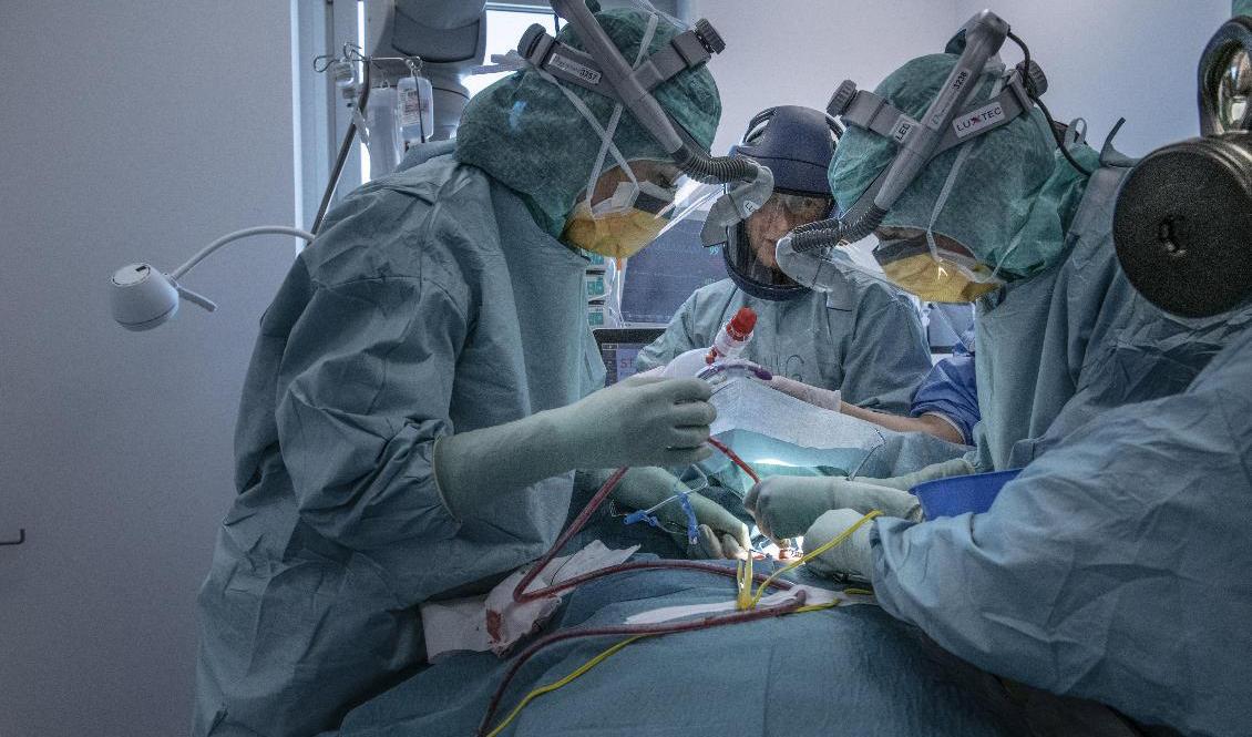 Både region Stockholm och Västra Götalandsregionen upplever att ett mycket ansträngt lägea inom vården. Arkivbild. Foto: Staffan Löwstedt/SvD/TT