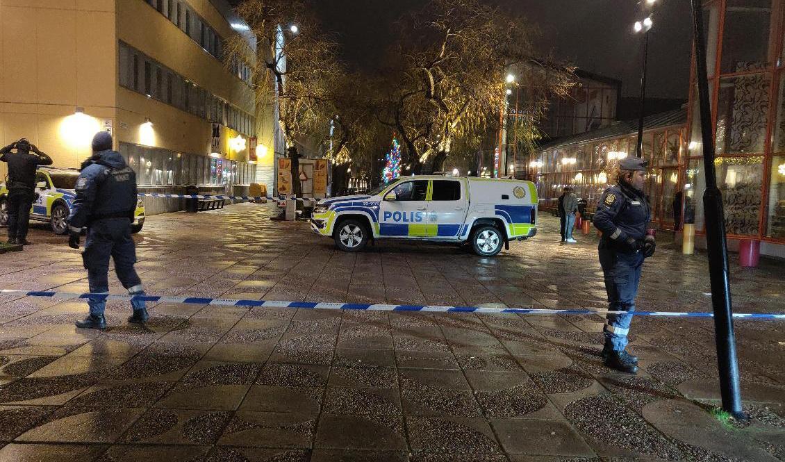 Tre personer har skjutits i Tensta i nordvästra Stockholm, på två olika platser. Foto: Amir Nabizadeh/TT