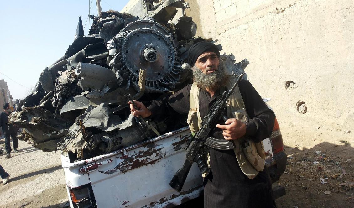 



En beväpnad jihadist i staden Raqqa i Syrien den 16 september 2014. Foto: STP/AFP via Getty Images                                                                                                                                                                                