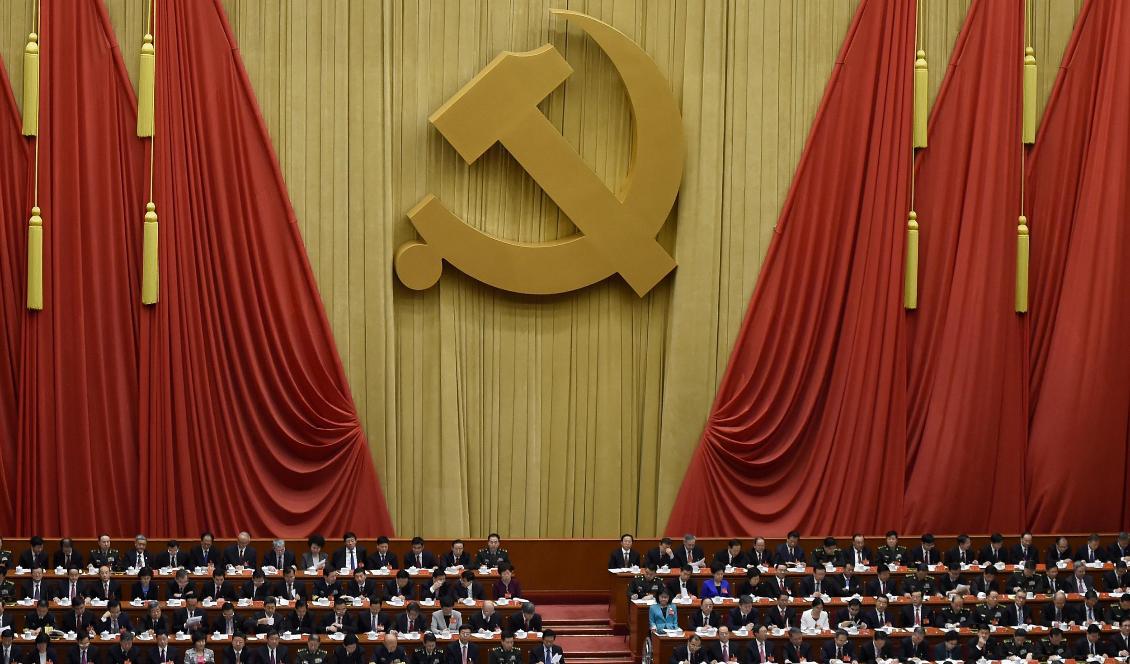 Delegater medverkar i öppnandet av det kinesiska kommunistpartiets femåriga kongress i Folkets stora sal i Peking den 18 oktober 2017. Foto: Wang Zhao via Getty Images