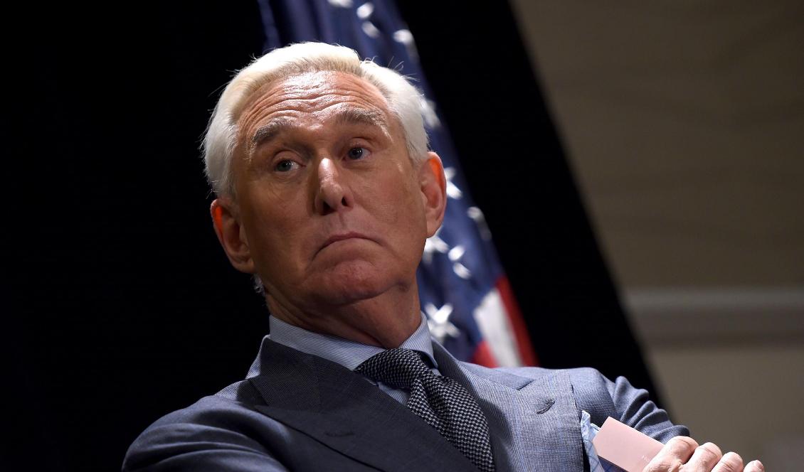 Roger Stone, Donald Trumps tidigare rådgivare, stämmer justitiedepartementet. Bilden är från en presskonferens den 31 januari 2019 i Washington D.C. Foto: Andrew Caballero-Reynolds/AFP via Getty Images