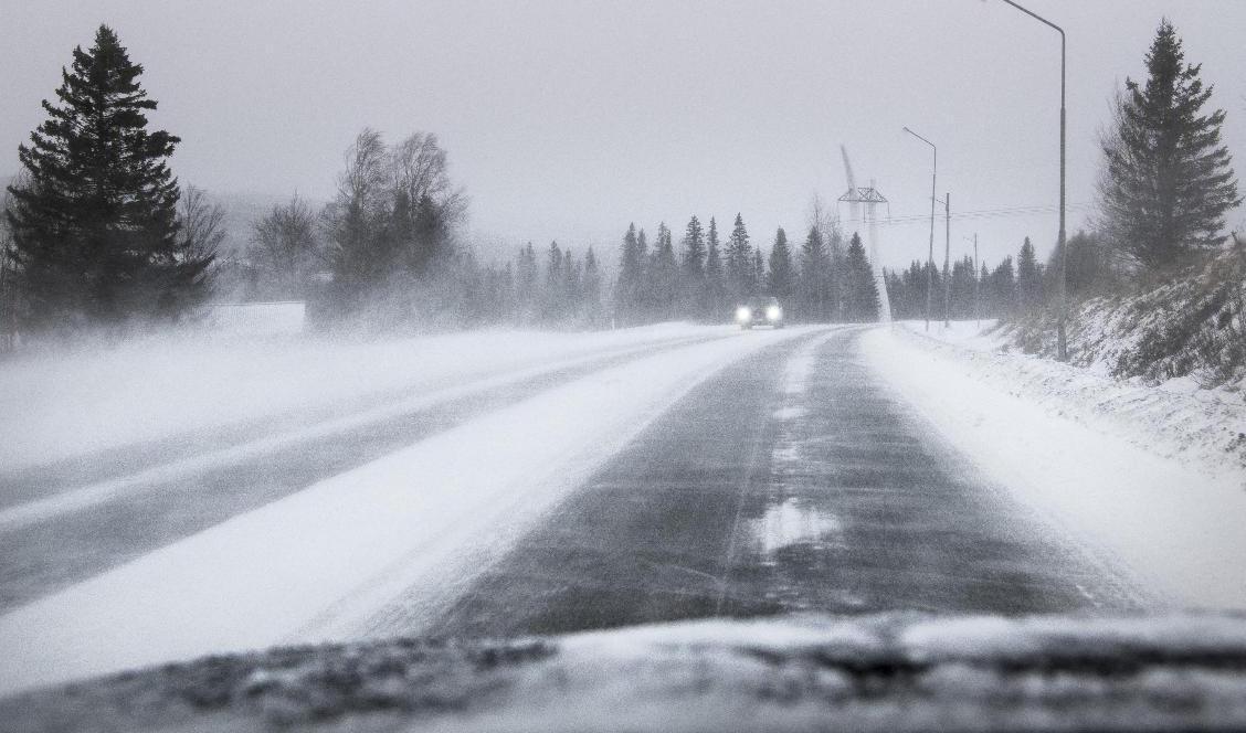 Bilister i Småland får se upp för snöhalka under onsdagen. Arkivbild. Foto: Pontus Lundahl/TT