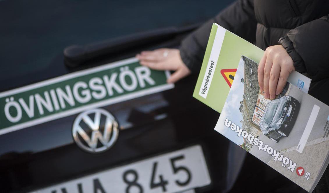 Antalet uppkörningar för ett "vanligt" körkort gick ner med 17 procent under pandemiåret 2020 jämfört med året innan. Arkivbild. Foto: Fredrik Sandberg/TT