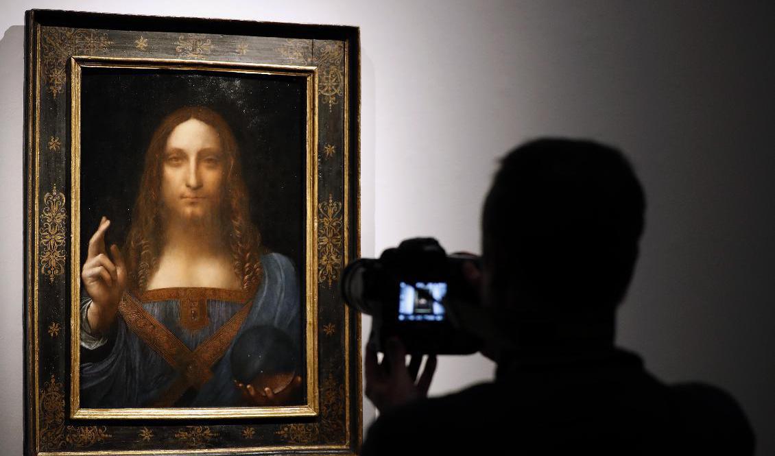 En kopia av Leonardo da Vincis "Salvator Mundi" (bilden), som tros ha målats av konstnären Giacomo Alibrandi under tidigt 1500-tal har hittats stulen. Arkivbild. Foto: Kirsty Wigglesworth/AP/TT