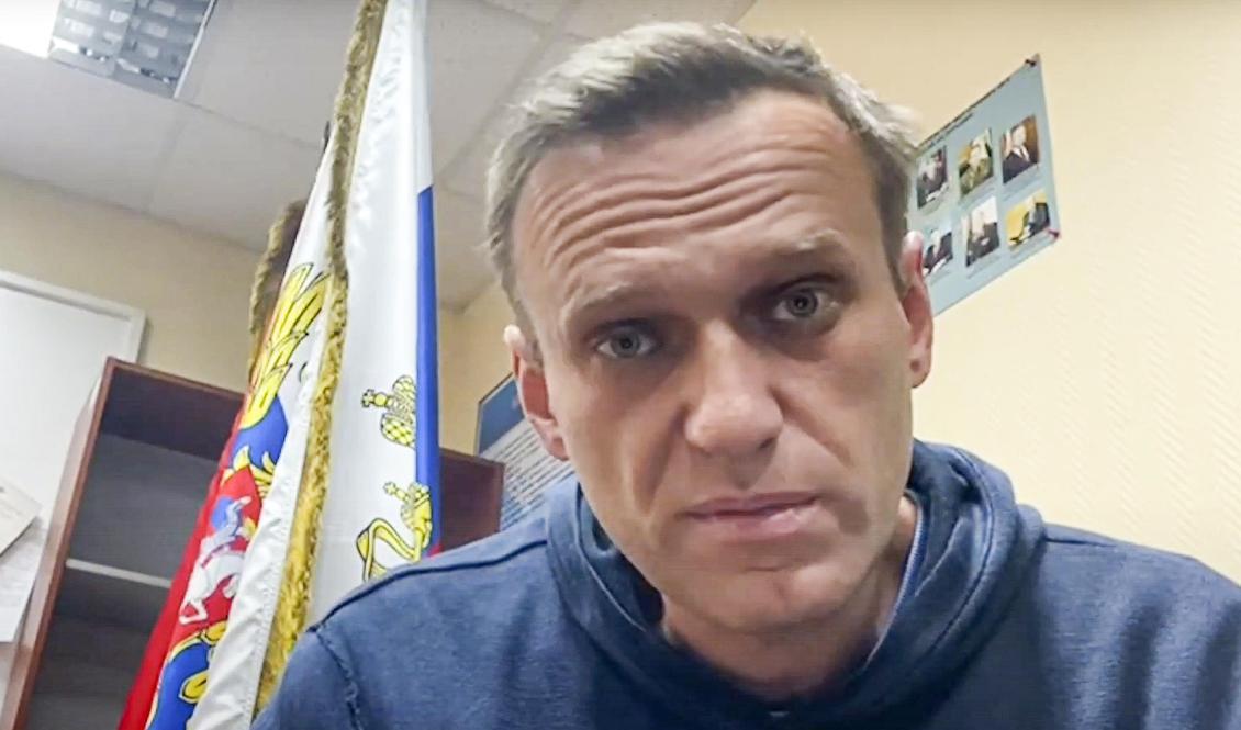 
Aleksej Navalnyj på en polisstation i utkanten av Moskva. Foto: Navalnyjs Youtube-kanal/AP/TT                                            