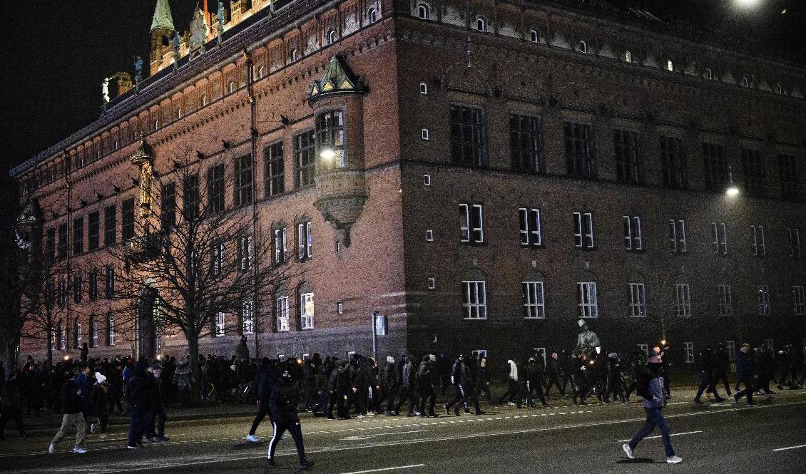 
Samma svartklädda grupp demonstrerade i Köpenhamn den 9 januari. Arkivbild. Foto: Philip Davali/Ritzau via AP/TT                                            
