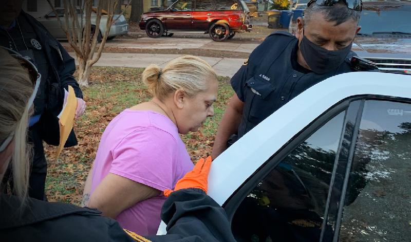 Raquel Rodriguez grips efter misstankar om att hon bedrivit valfusk i Texas i USA. Foto: Texas Attorney General's Office