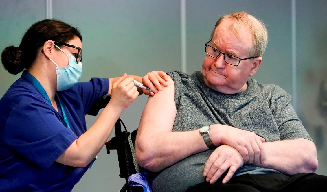 Svein Andersen, 67 år, var först i Norge att få vaccinet mot covid-19, den 27 december 2020, Oslo, Norge. Foto: Fredrik Hagen/NTB/AFP via Getty Images