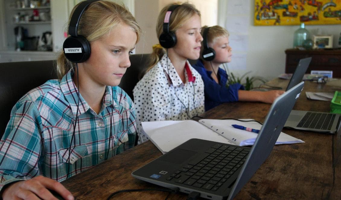 Distansundervisning, hög skolfrånvaro och i vissa fall stökiga hemförhållanden har gjort det svårare för många barn och ungdomar att hänga med i skolarbetet. Foto:
Lisa Maree Williams/Getty Images