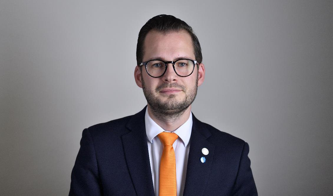 Mattias Bäckström Johansson, energipolitisk talesperson för Sverigedemokraterna, kräver en särskild riksdagsdebatt om den svenska energiförsörjningen. Arkivbild. Foto: Henrik Montgomery/TT