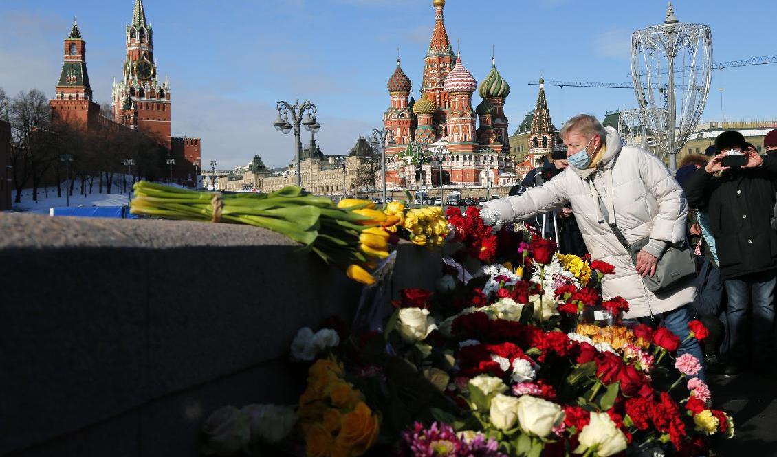 Boris Nemtsov sköts till döds på en bro ett stenkast från Kreml 2015. Foto: Alexander Zemlianichenko/AP/TT