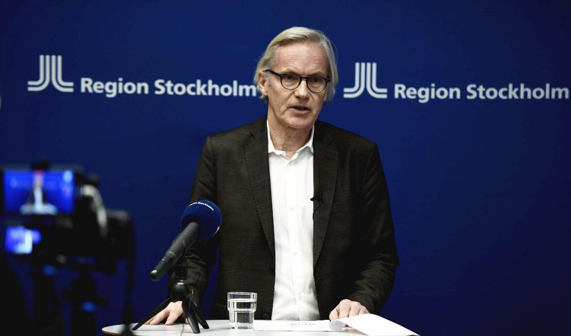 Johan Bratt, tillförordnad hälso- och sjukvårdsdirektör i Region Stockholm, vid onsdagens pressträff om det förvärrade läget i hälso- och sjukvården. Foto: Carl-Olof Zimmerman/TT