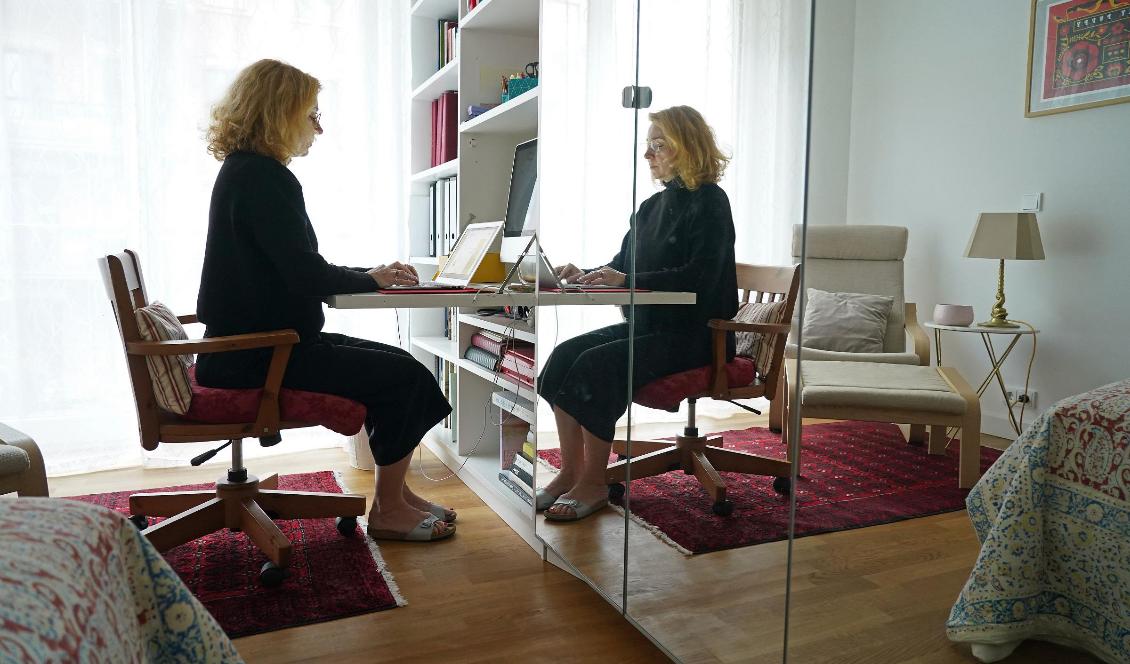 En kvinna som arbetar hemifrån framför sin dator under pandemin. Bilden är tagen i Tyskland, november 2020. I Kanada visar en ny studie att hemarbetet kan komma att bli permanent för många. Foto: Sean Gallup/Getty Images